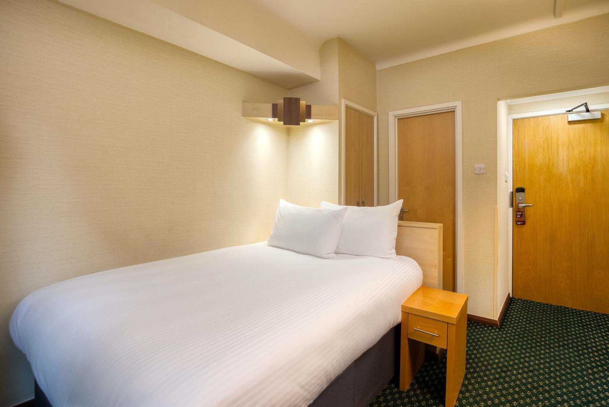 Tavistock Hotel Лондон Экстерьер фото