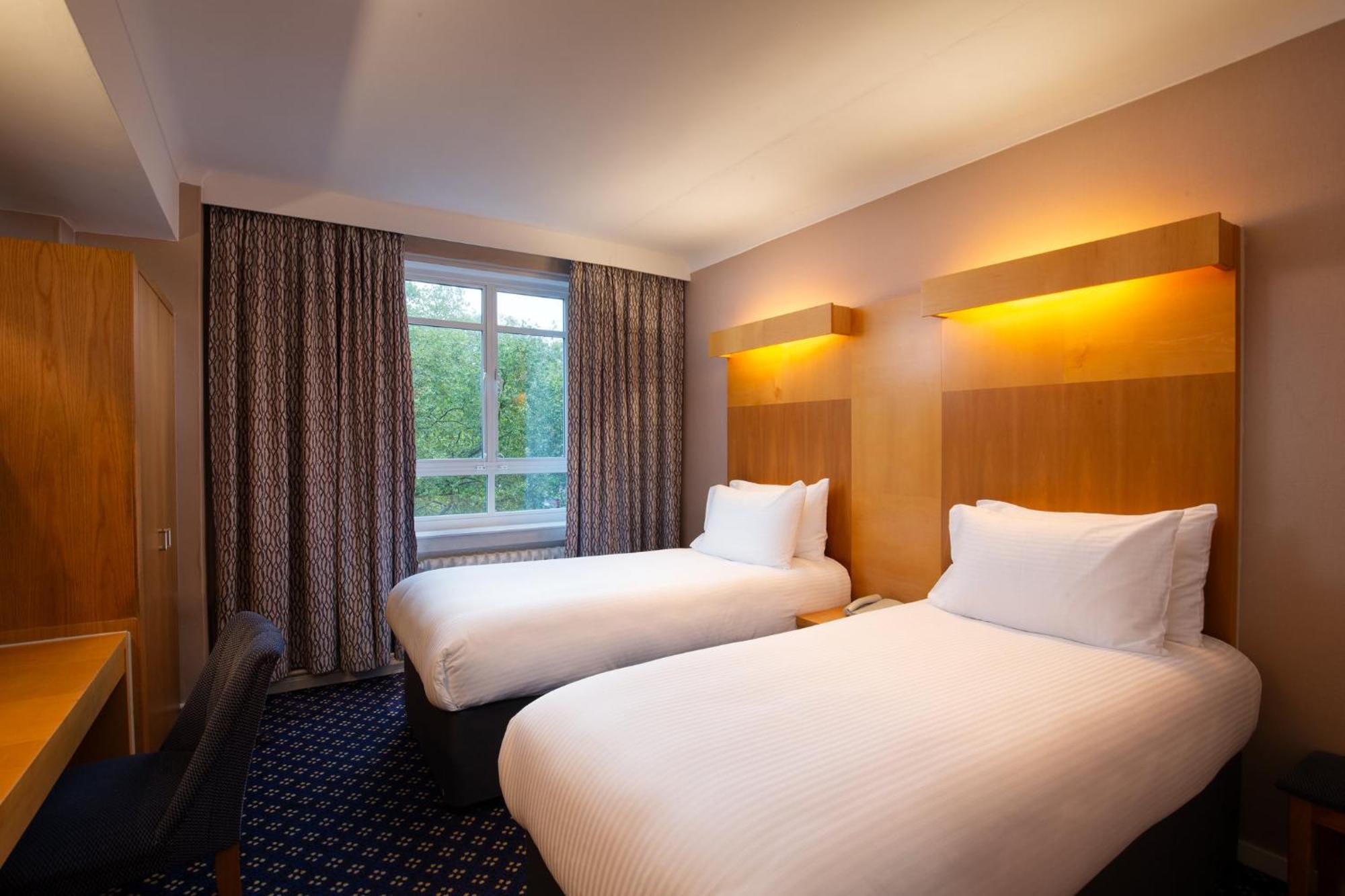 Tavistock Hotel Лондон Экстерьер фото
