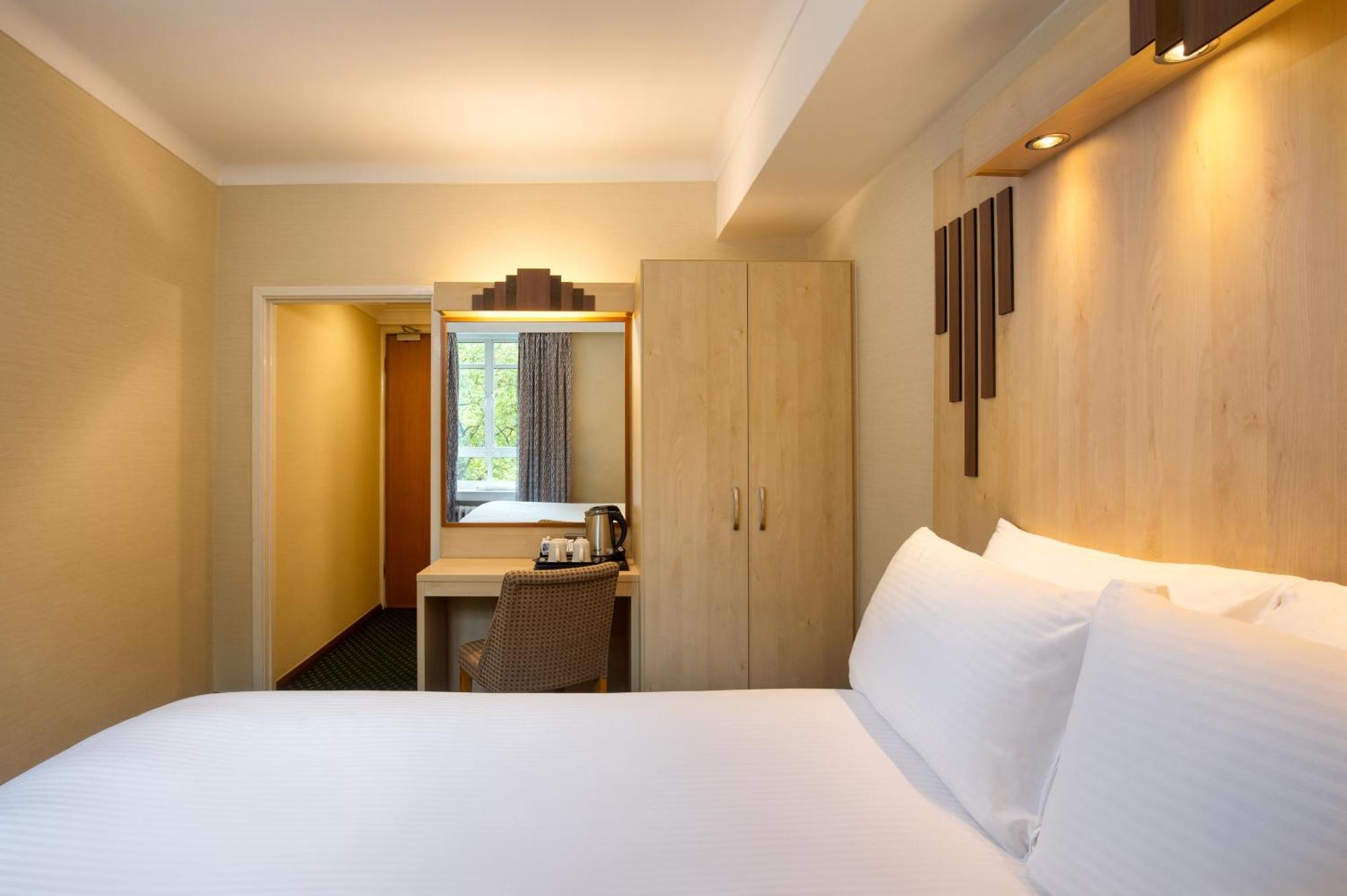 Tavistock Hotel Лондон Экстерьер фото